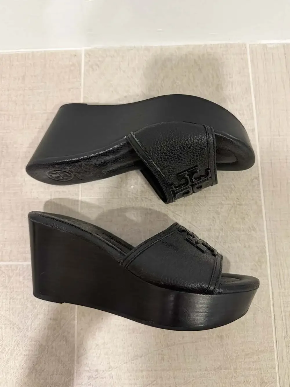 Tory Burch Lowell 80MM Tumbled Leather Wedge Platform Slide Sandals in Black - Picture 6 of 6